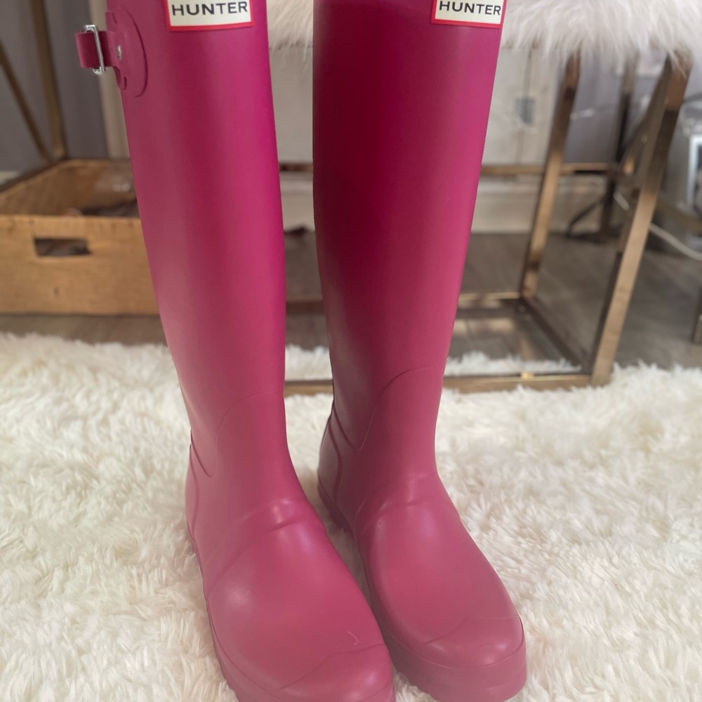 Hunter tall rain boot US 8